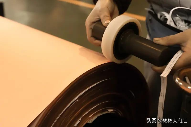 铁氟龙胶带用途可多了！它又叫PTFE胶带，有咖啡色、黑色、白色三种颜色，规格一般