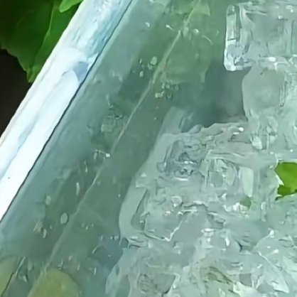 种植 西瓜种植方法1、选地整地种植西瓜，宜选择土质疏松肥沃、土层深厚、光照充足、