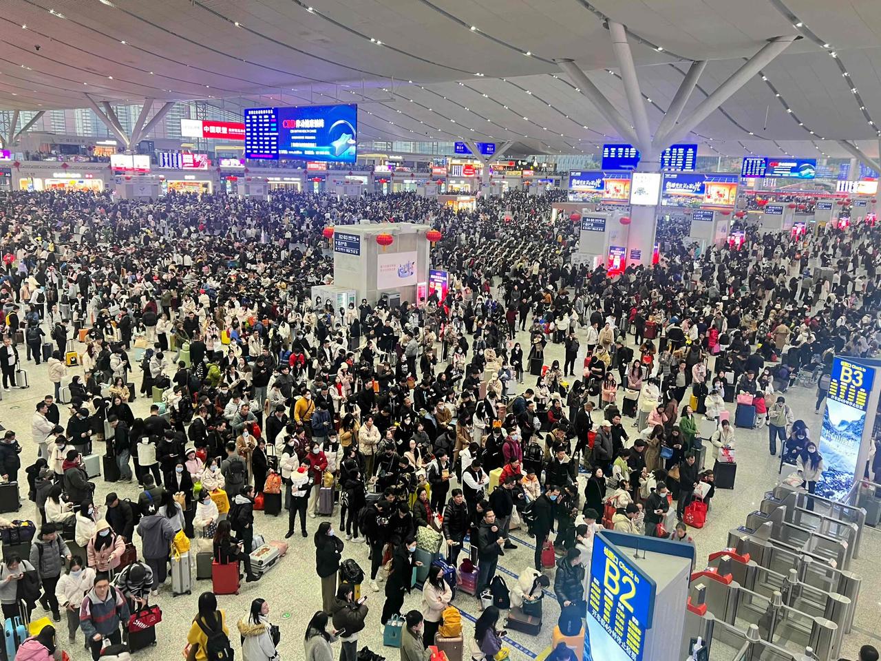 如今最实用的话：

轻度危机，现金为王，
中度危机，黄金为王，
重度危机，粮食为