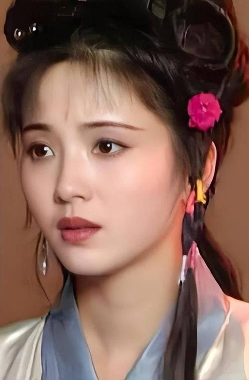 陶慧敏的黛玉柔中带韧，眼波里藏着世家小姐的矜贵，却少了几分刻进骨里的清愁。陈晓旭