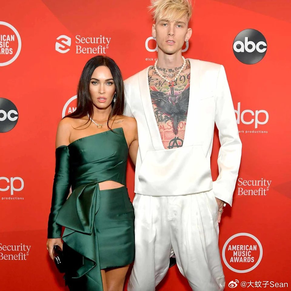 根据TMZ的报道，Megan fox梅根福克斯拉黑了前任也是孩子她爸MGK的in