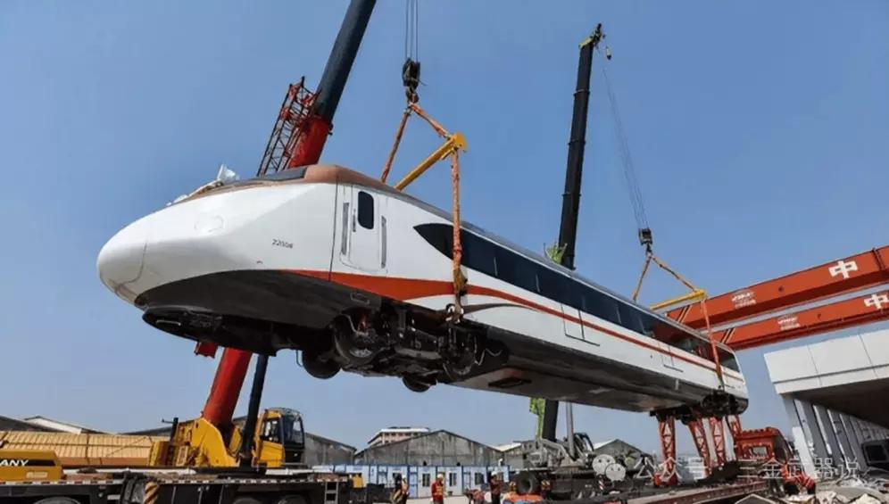 日本高铁超95吨还能跑。中国超载就跑不动。差距还是很明显，
而且中国高铁技术先进