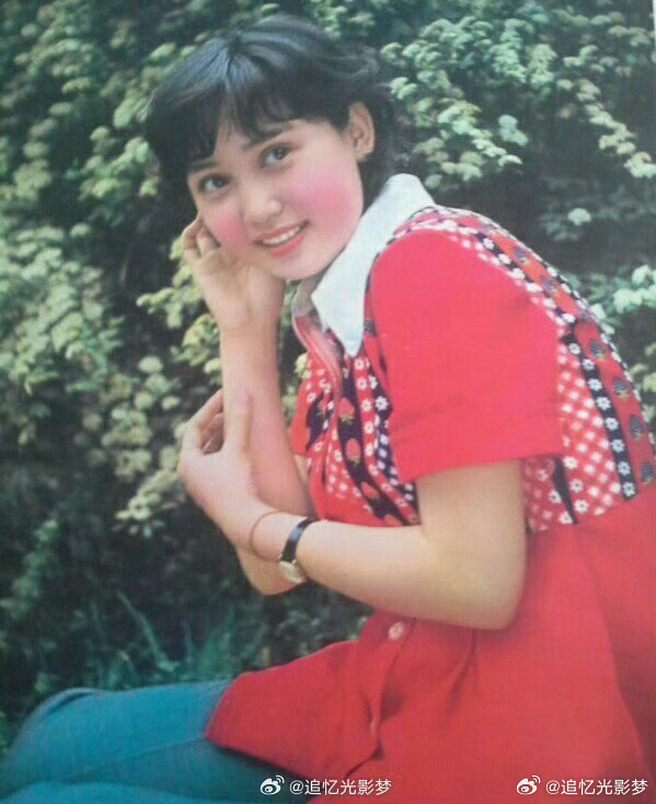 金莉莉、张玉屏。 