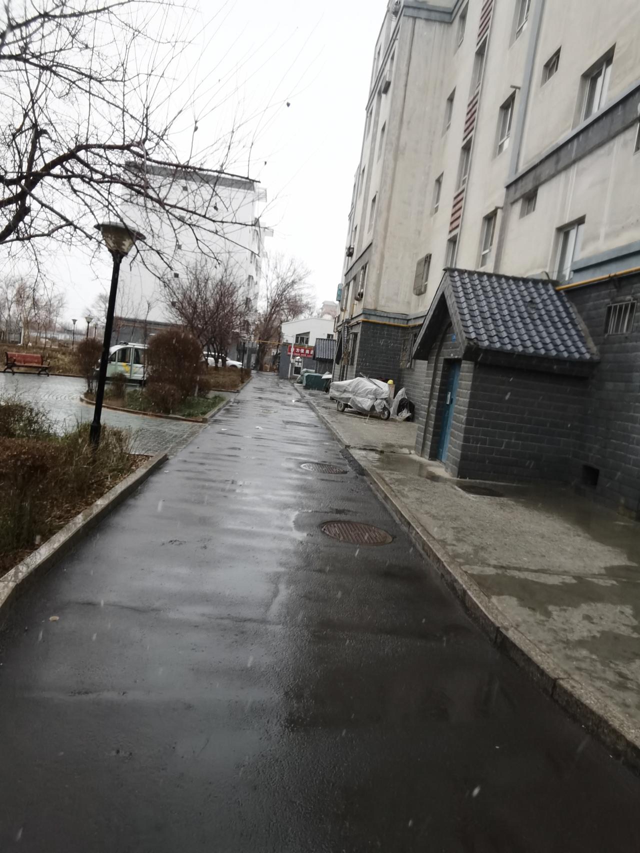 上联，淋春夏秋冬雨，请你赐教！喝东西南北茶。