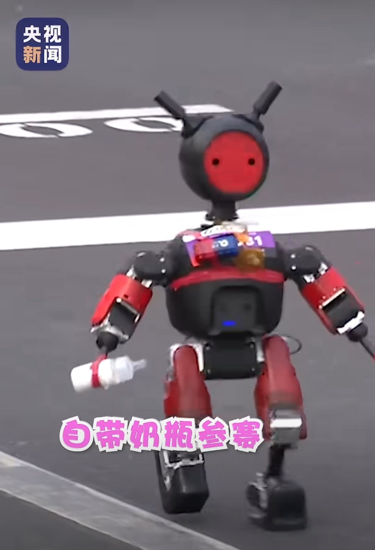 机器人马拉松 豆包变豆脚了有趣，这一届机器人马拉松参赛的机器人比之前多了很多，看