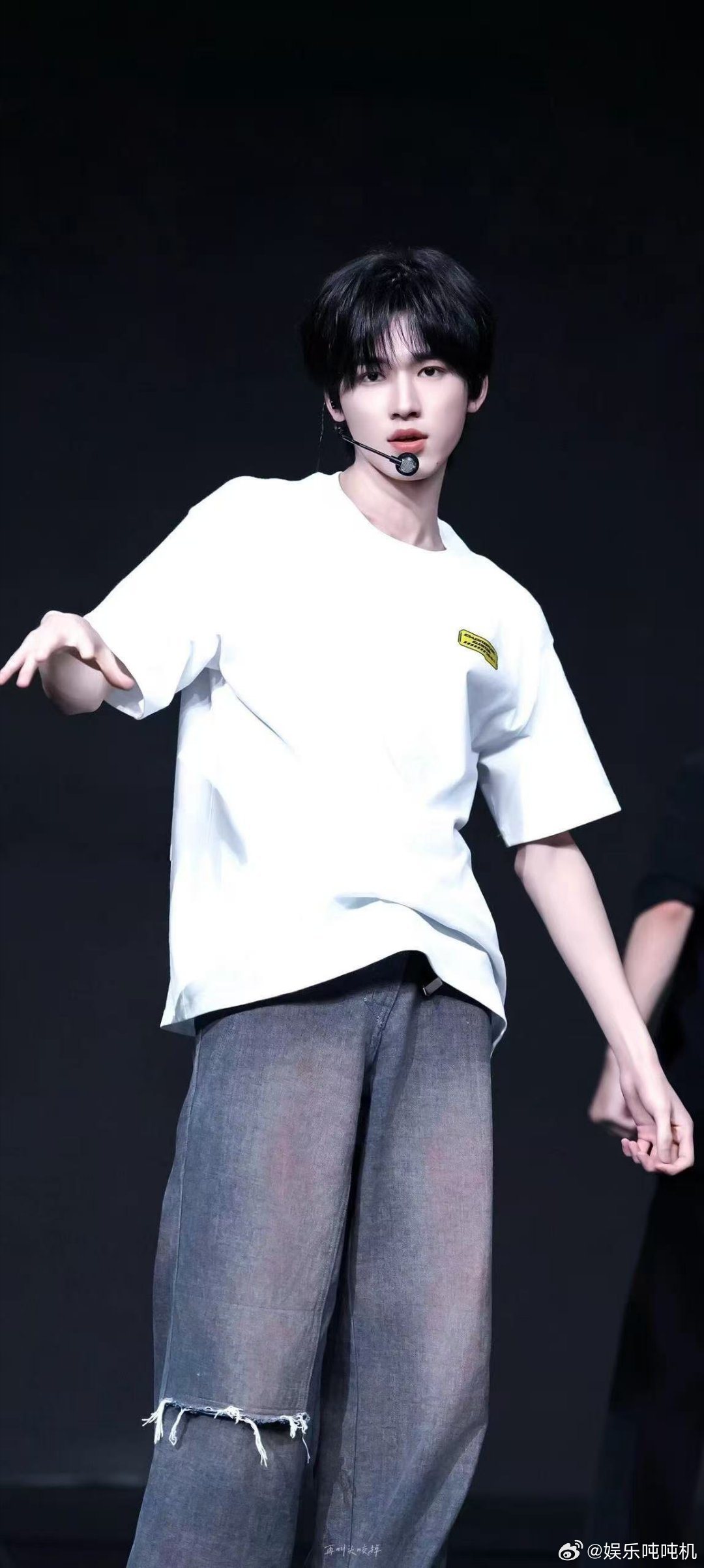 谁接到时代少年团电话了 时代少年团加冠礼演唱会上海站明天就开唱，今天就有粉丝晒出