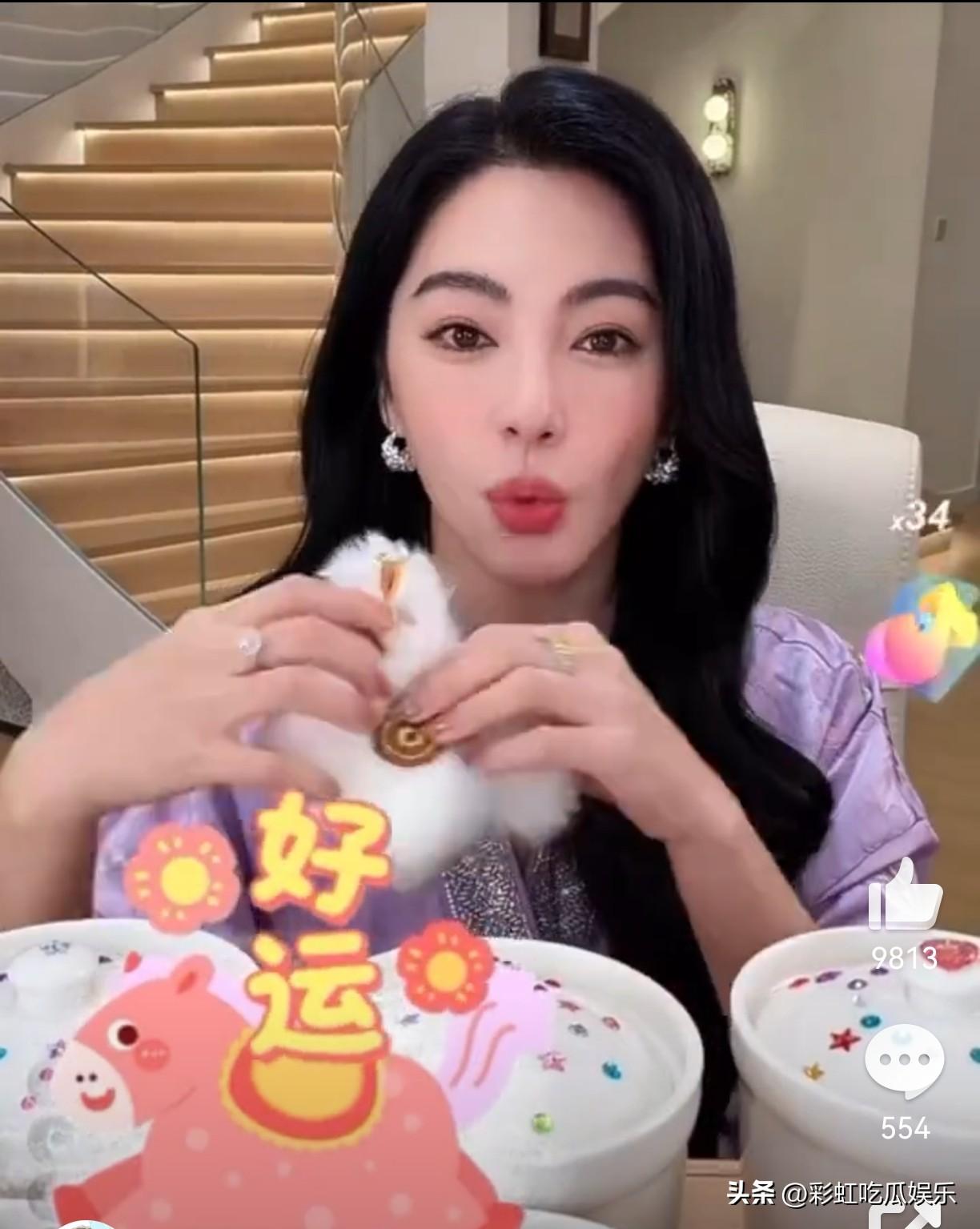 张雨绮dy风波后直播，影视综艺资源全掉，她瘦了很多却依旧高调直播带货。

本以为