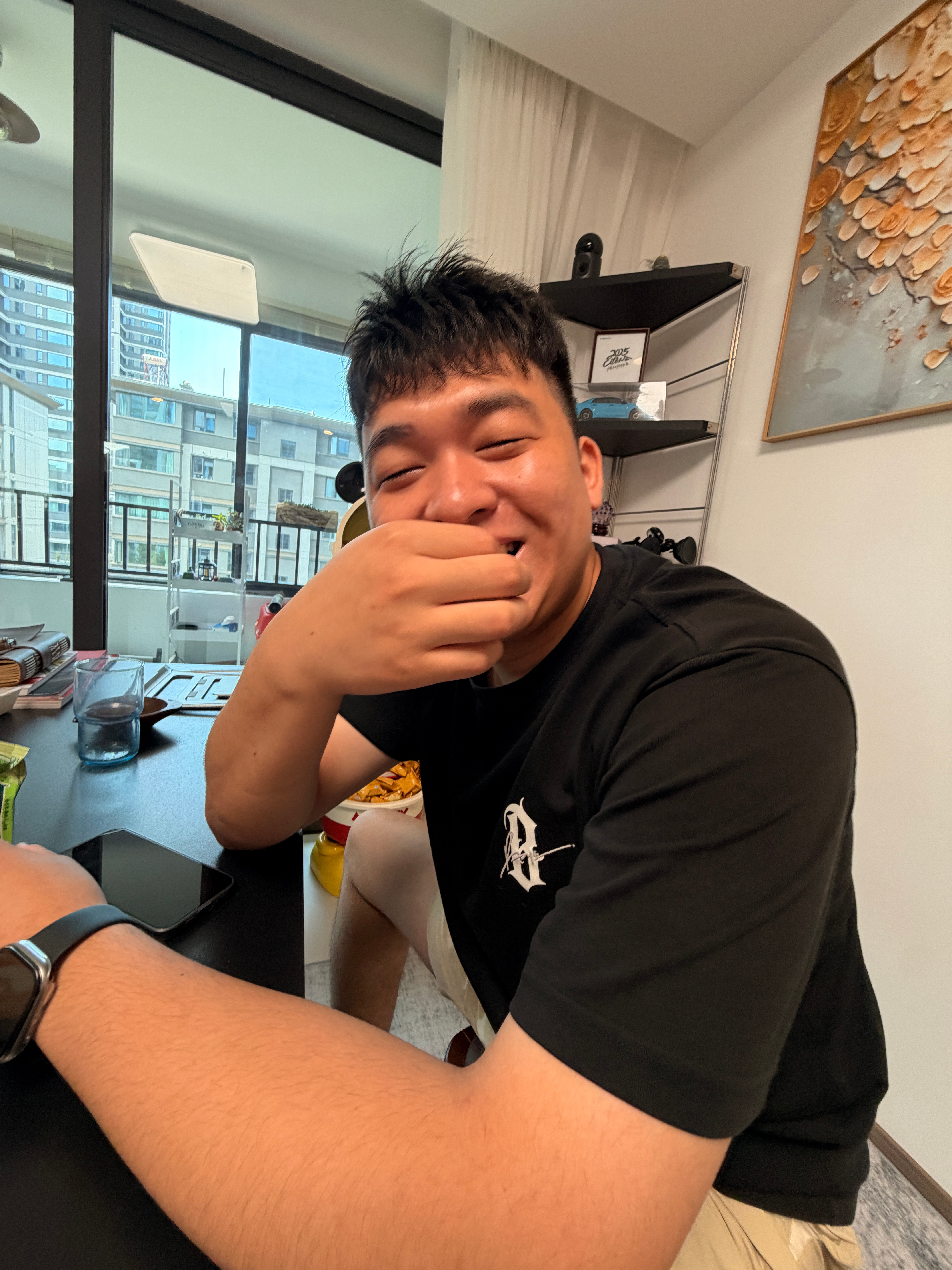 今天小助理入职啦！！！所有的男孩子👦🏻都提前来上班了，你敢信？之前大家都是1