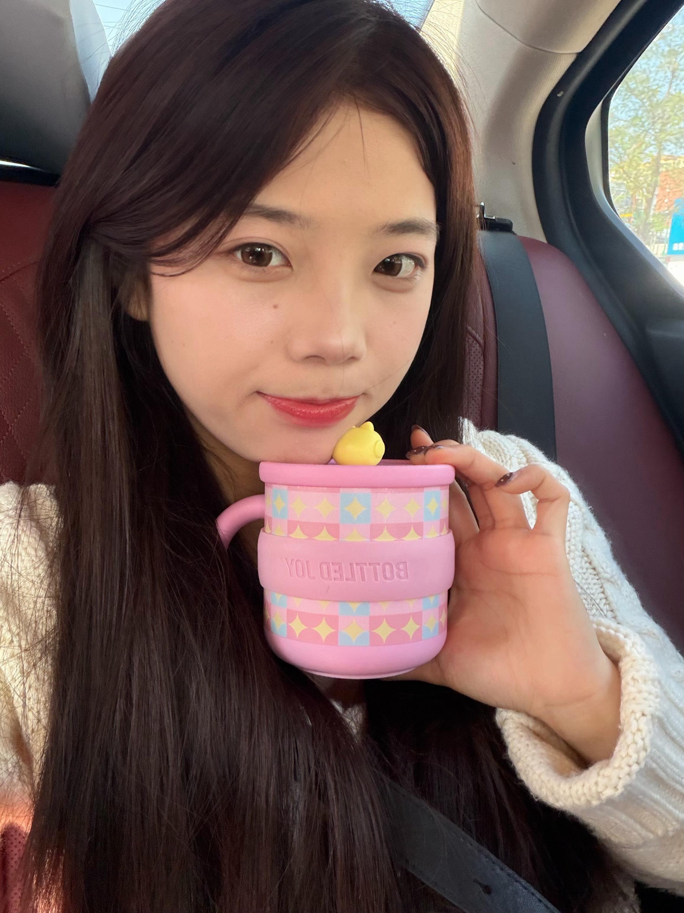 朋友送的杯子粉粉的喜欢 ​​​