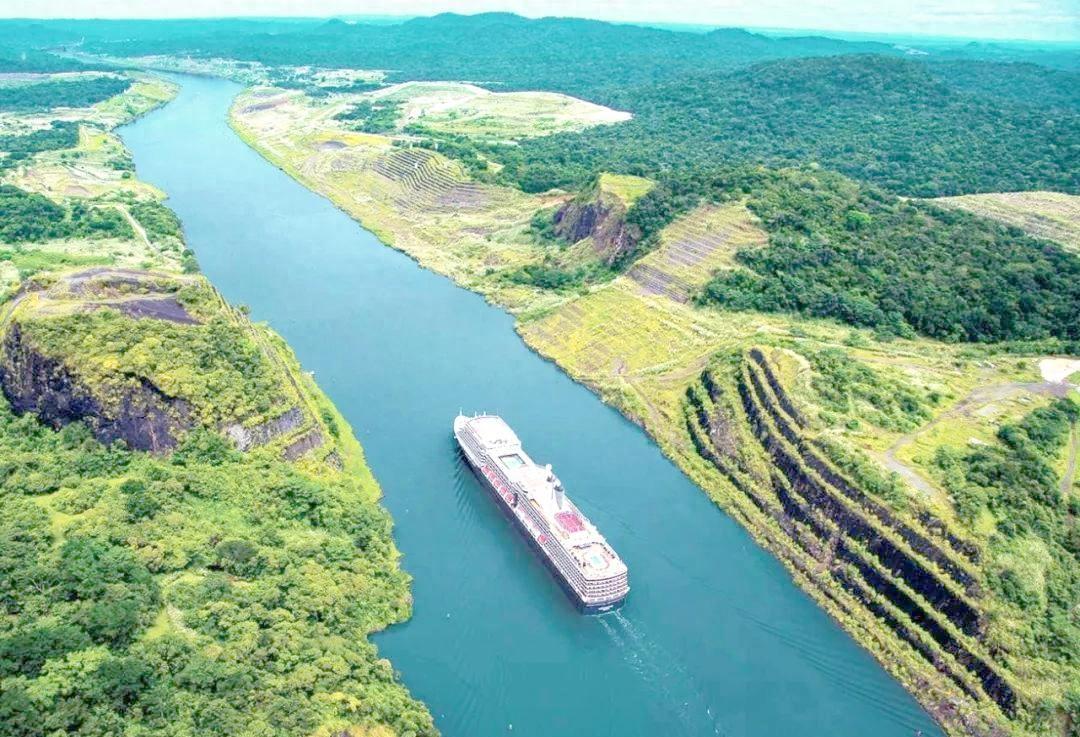 上个月还趾高气扬没收长江和记港口的巴拿马，这脸变得比翻书还快。原本靠着美国撑腰，