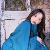 椰飞读读美女