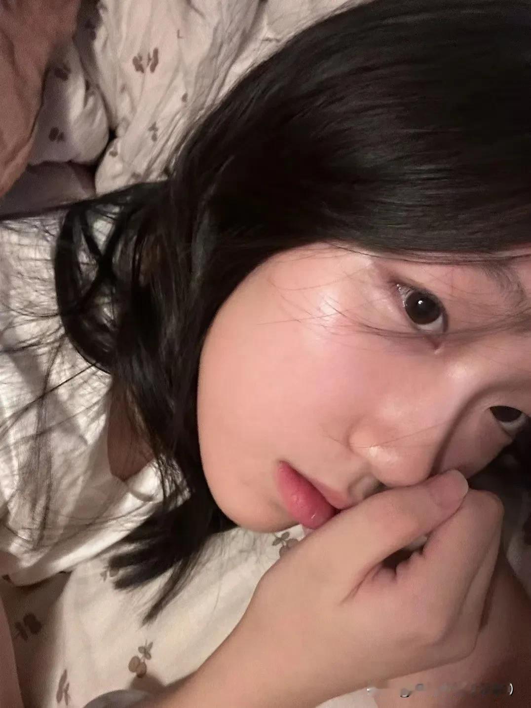 下联：年年吉祥财神到