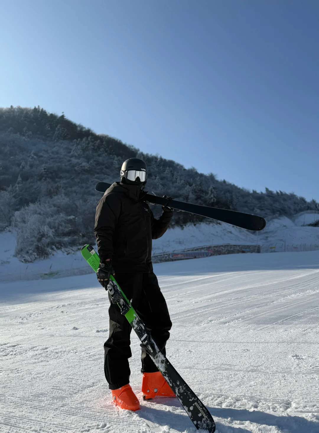没人疼就去滑雪