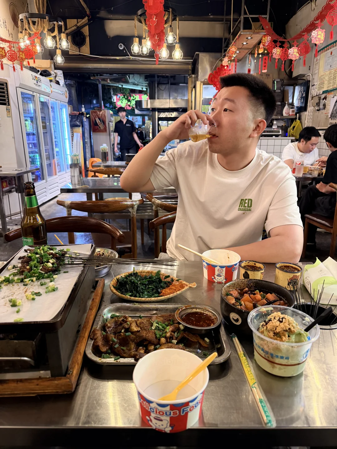 折耳根蘸水配铁签烤肉！贵阳人你们好会吃…