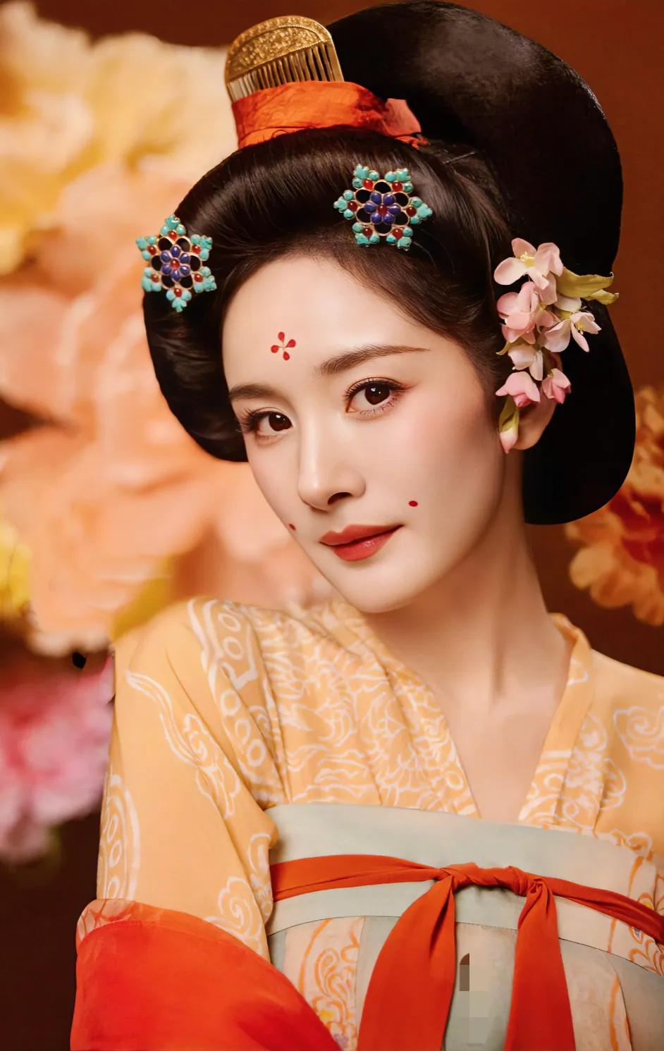 这是杨幂的河南春晚装吗    #热门# #杨幂会嫁给谁呢#