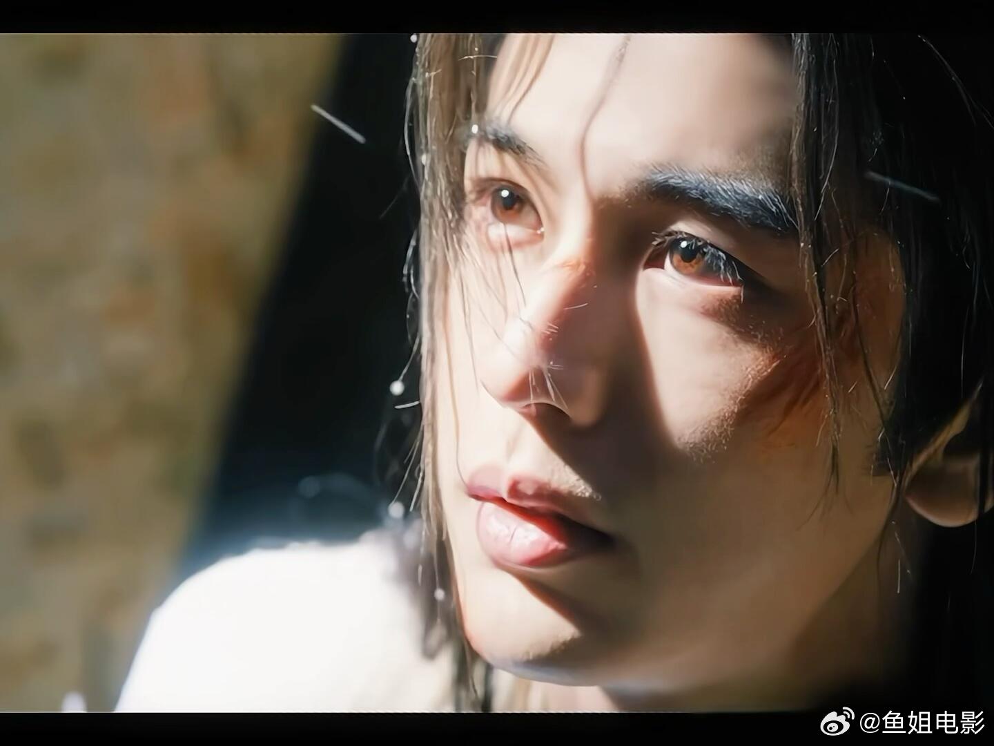 张凌赫遇到了最懂他的导演古偶剧迎来了权威的脸，凌帝遇到了最会拍他的导演 