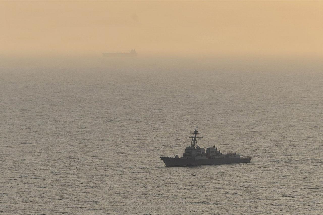 美国中央司令部报告称，自美国对进出伊朗港口的船只实施封锁以来，美军已命令28艘船