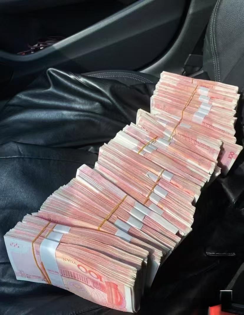 昨天做了件特别后悔的事
不是我把300克黄金卖了，
而是我把卖黄金的钱，拿去
买