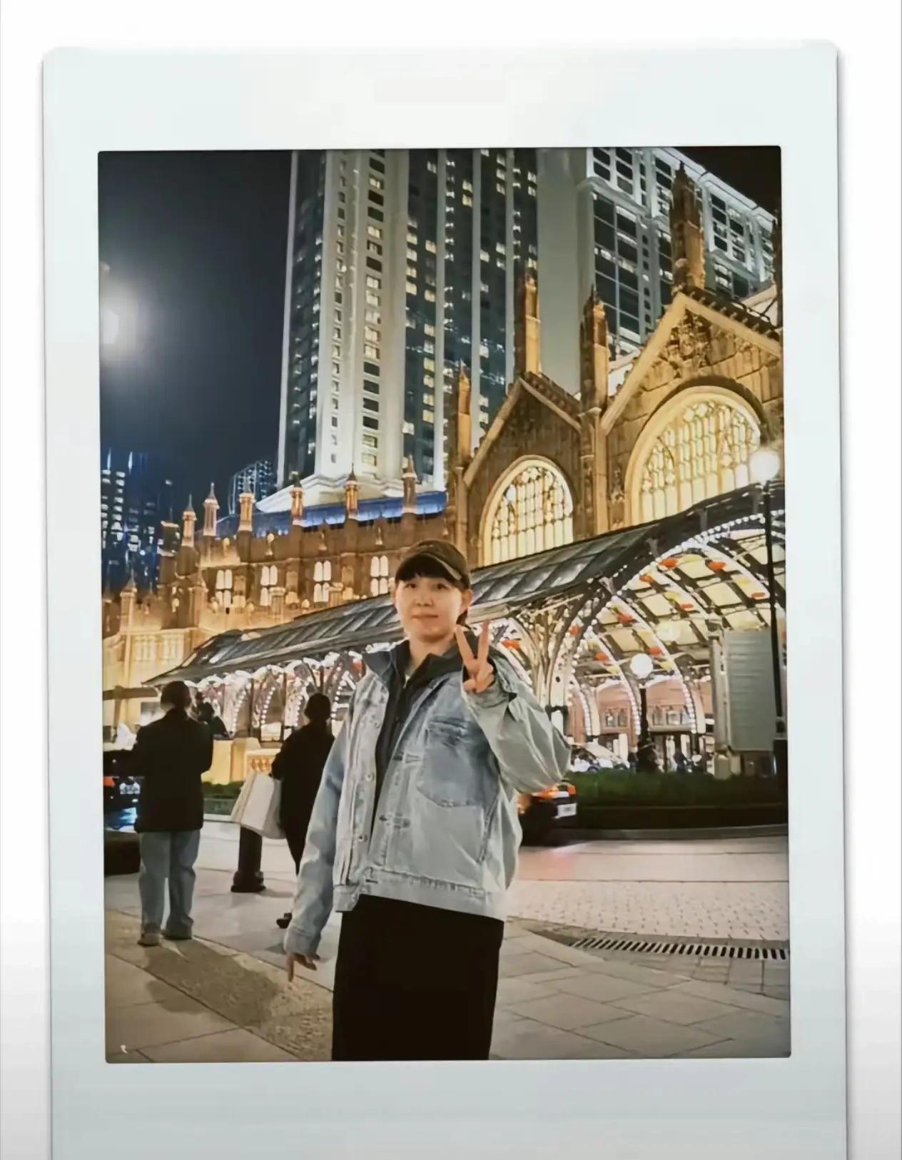 【朱老师在澳门伦敦人拱廊打卡点】朱雨玲很可能是要充当一把澳门的旅游代言人了。这是