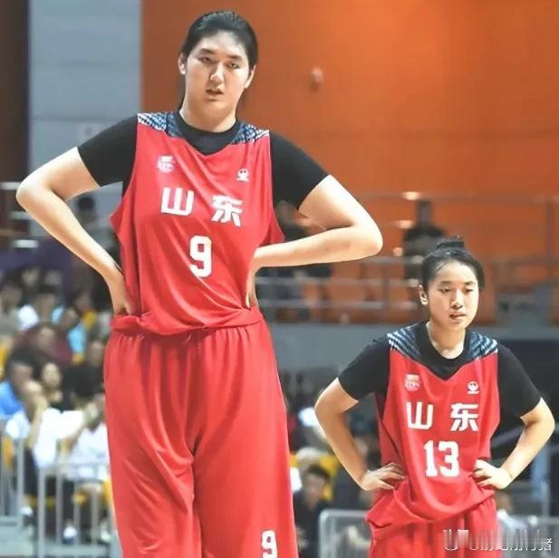“女姚明”张子宇入选中国U18国青女篮集训大名单!

据中国篮协消息，在最新公布