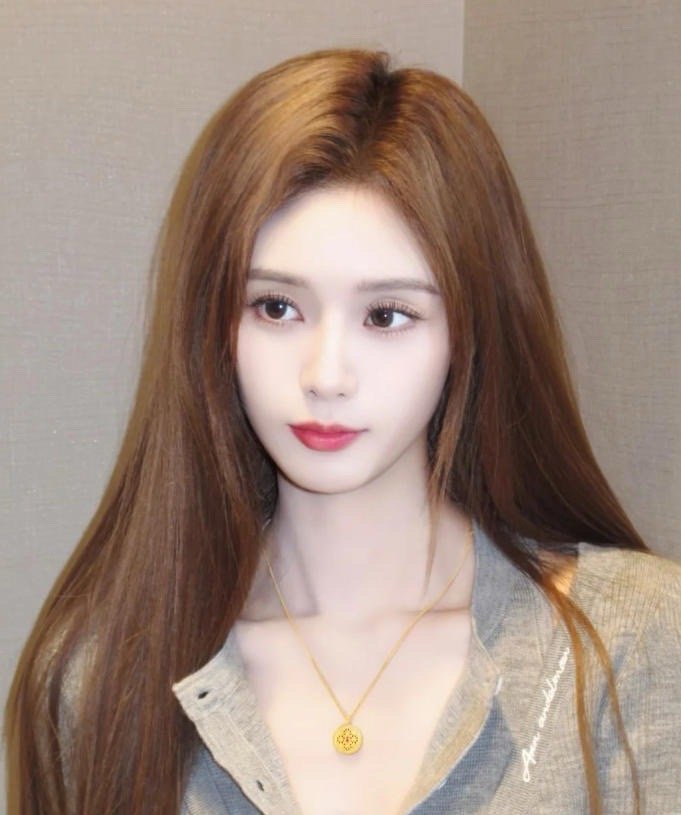 开工红包还是明星亲手递的香超燃青春的合唱 段奥娟和高瑞璇发红包的时候笑得比收红包