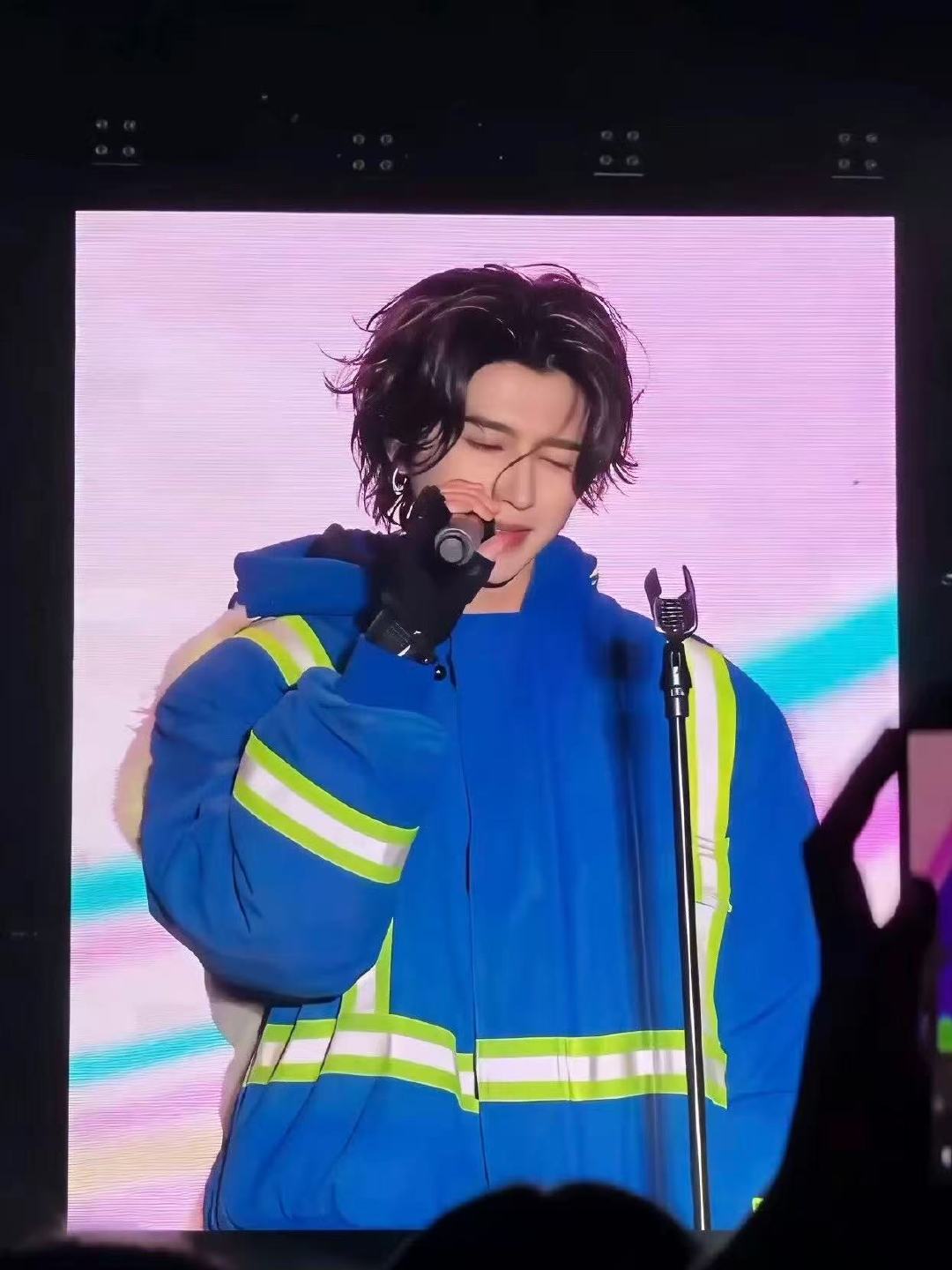 蔡徐坤新专辑首唱现场蔡徐坤新专辑live现场 蔡徐坤新专首唱舞台就是一场音乐的盛