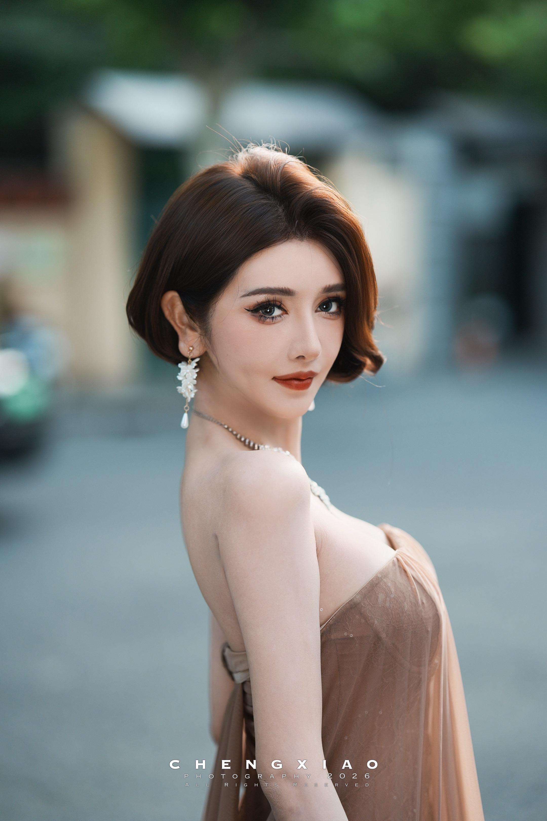 晚风遇温柔。 这身低饱和裸色人像氛围感真的是拉满了   👸