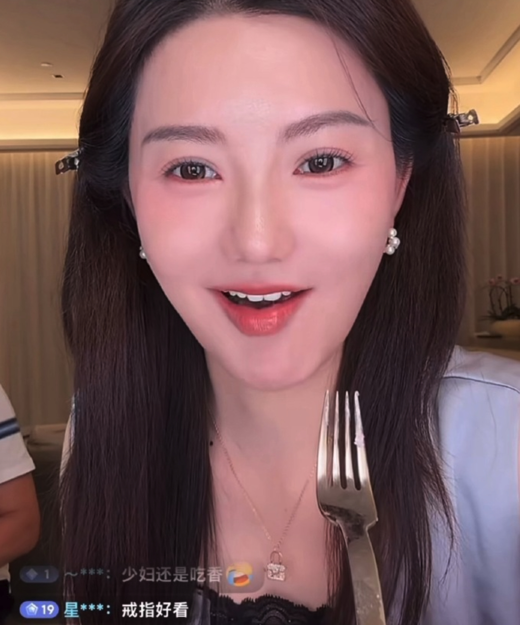 猴哥说车前妻自曝曾被男明星搭讪 当初猴哥结完婚一年左右，就突然不回家，各种出差逃