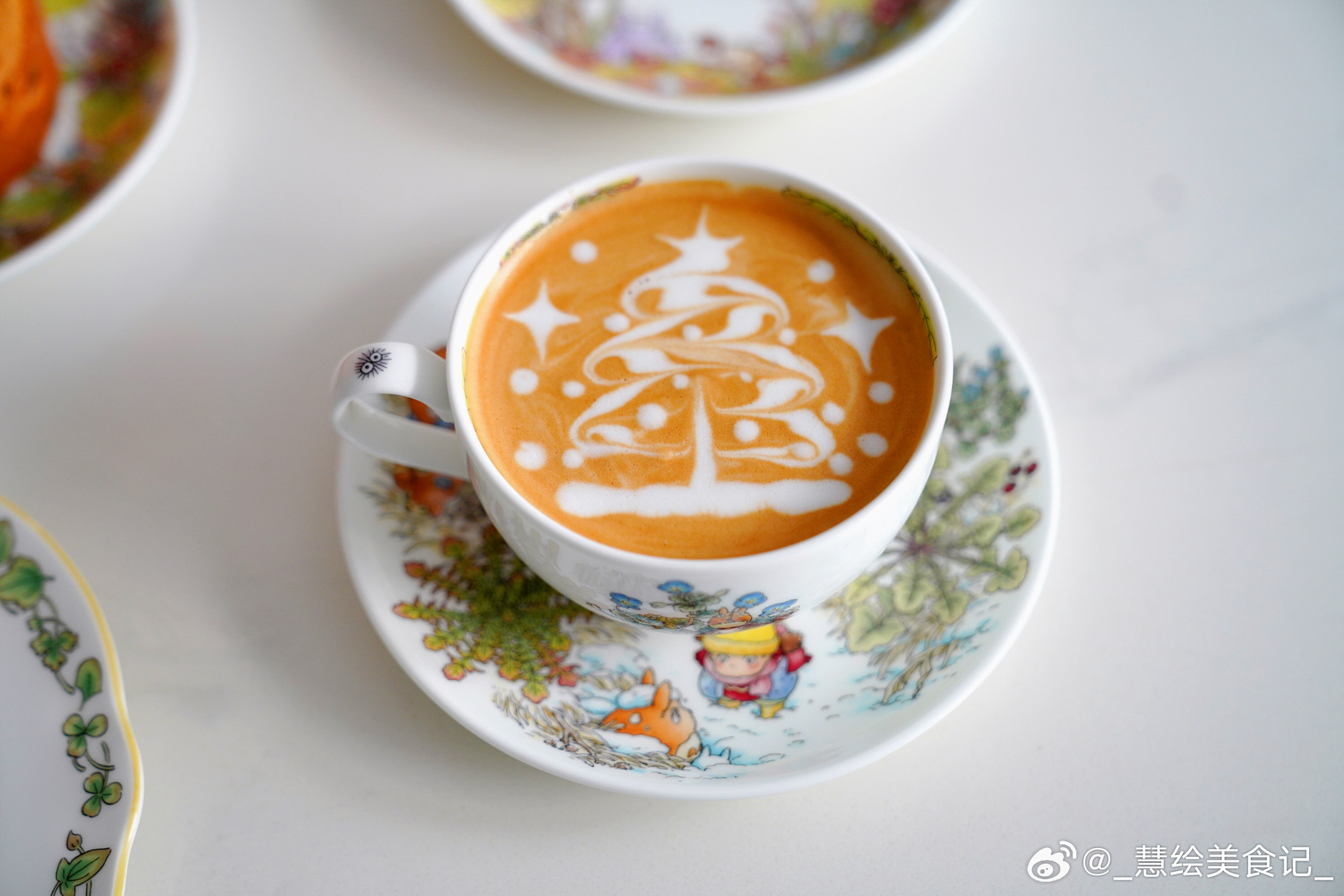 周二的简单早餐~潘娜托尼面包、咖啡、草莓黑莓树莓蓝莓~ ​​​