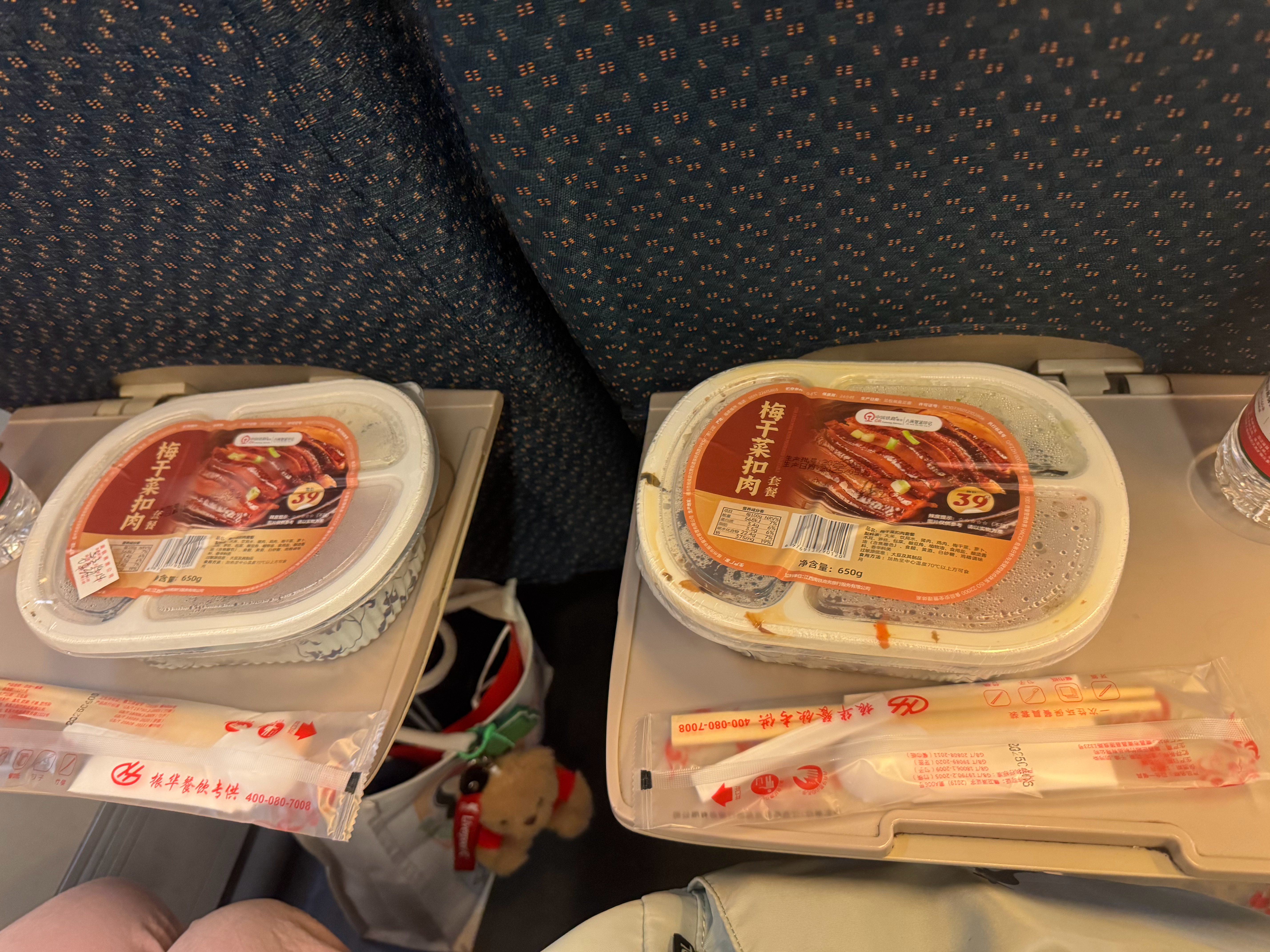干了这碗难吃又贵的饭，再睡一觉六点多就到了 ​​​
