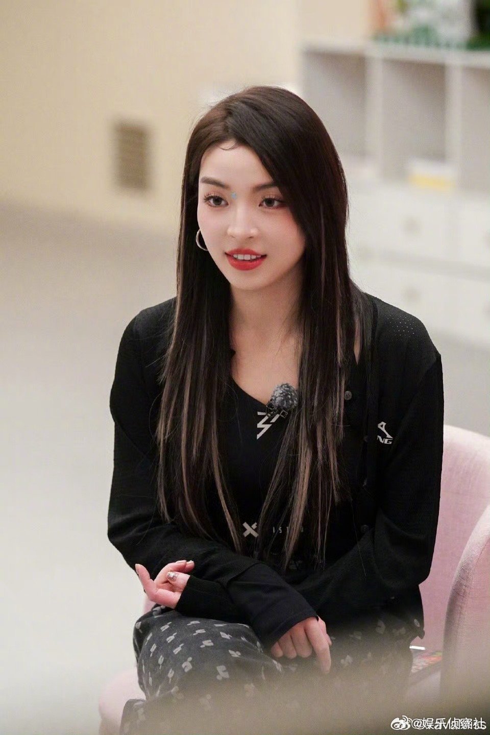 VaVa真飘了 她说飘是漂的另一种写法。新歌里藏着异乡的灯、深夜的路、不肯服输的