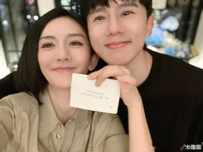 谢娜张杰情人眼里出烦人精 看到谢娜张杰这 “情人眼里出烦人精”，被这对老夫老妻的