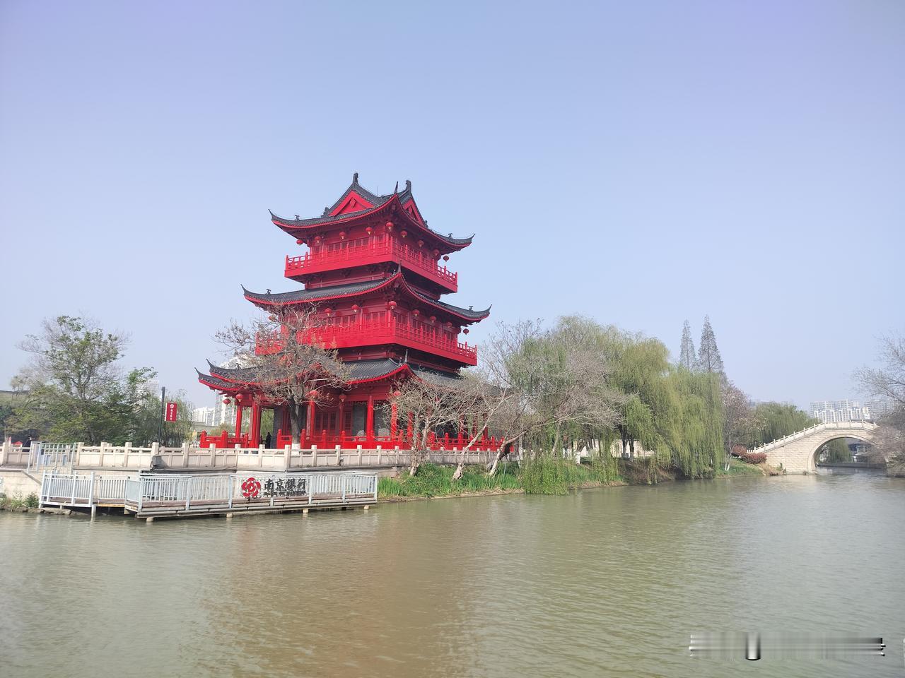 突然明白了小时候老人常挂在嘴边的“去花街买花”也不仅仅是一种市井采购，而是一种对