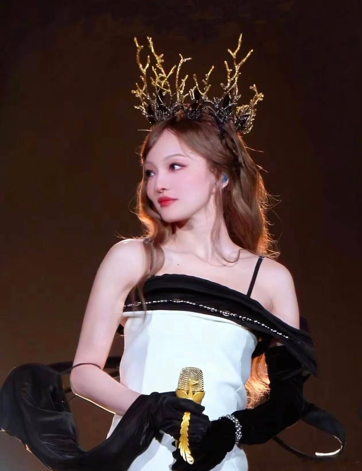 张韶涵美成了哈尔滨落地签张韶涵 公主风、嘻哈风、复古风全部拿捏，张韶涵颜值天花板