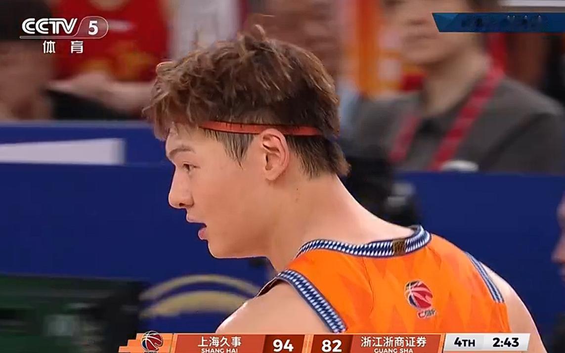25-26赛季CBA总决赛第五场，上海103-82大胜浙江总比分4-1击败对手捧