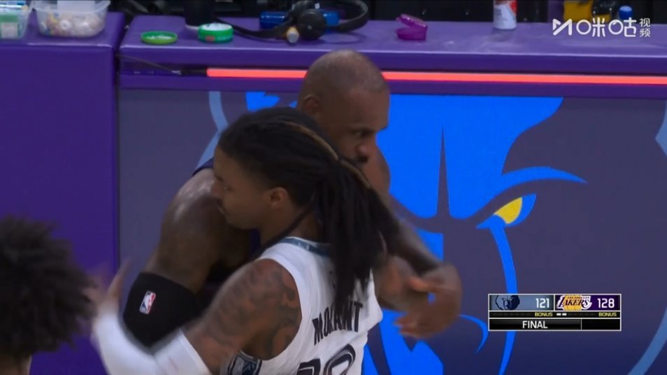 赢了‼️湖人128-121战胜灰熊可惜八村今天打不了～ 