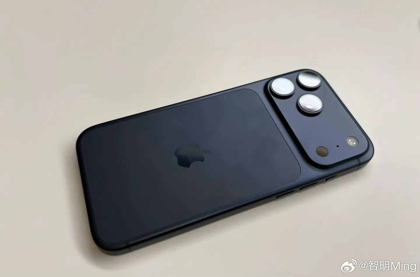 iPhone17Pro 丑今年iPhone 17 Pro/Pro Max只有3个
