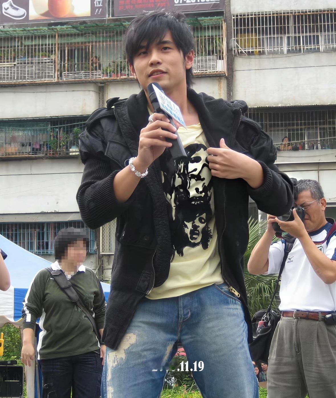 思绪回到 21 年前。周杰伦 ​​​