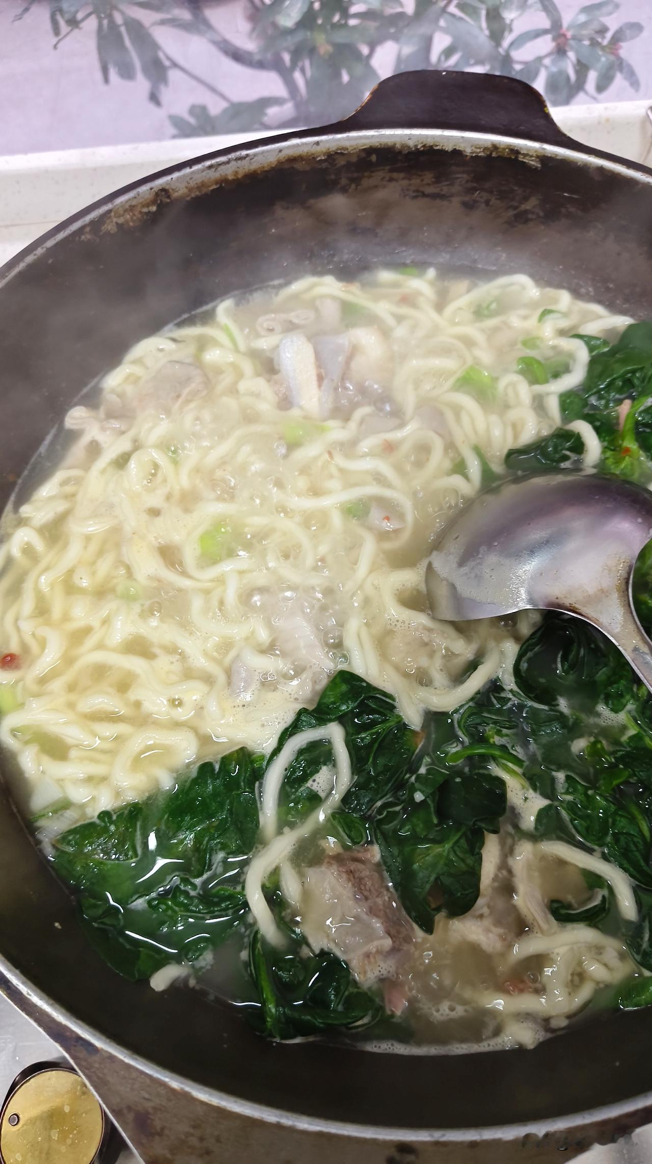 都说安徽是百里不同音，十里不同俗，这话一点不假，就拿腊月二十三这天来说，有的把今