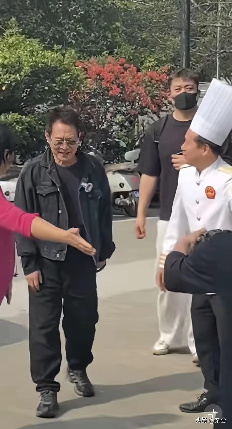 谁说北海只有候鸟老人？
老街偶遇李连杰，阿萨卡迎来全球创作者。网红界“奥斯卡”落