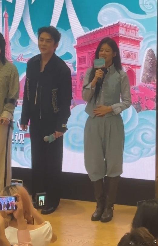 张予曦[超话]张予曦赵昭仪是来搞笑的吧张予曦赵昭仪是来搞笑的吧！赵昭仪梦里说不停