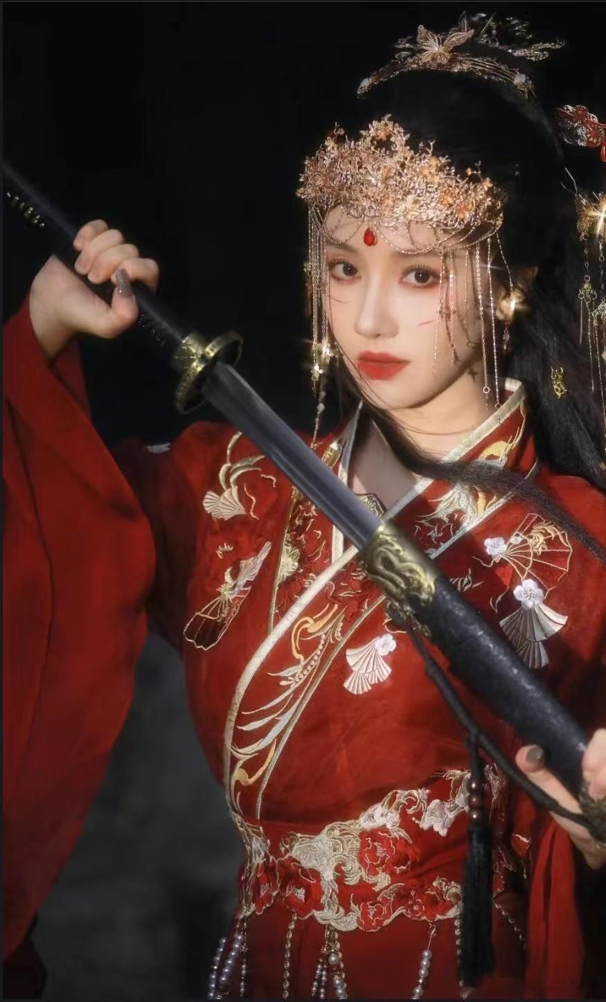 王鹤润故人之姿原来就是故人 看着辛湄安静奔赴大婚的模样本以为是温婉小白花，谁知抬