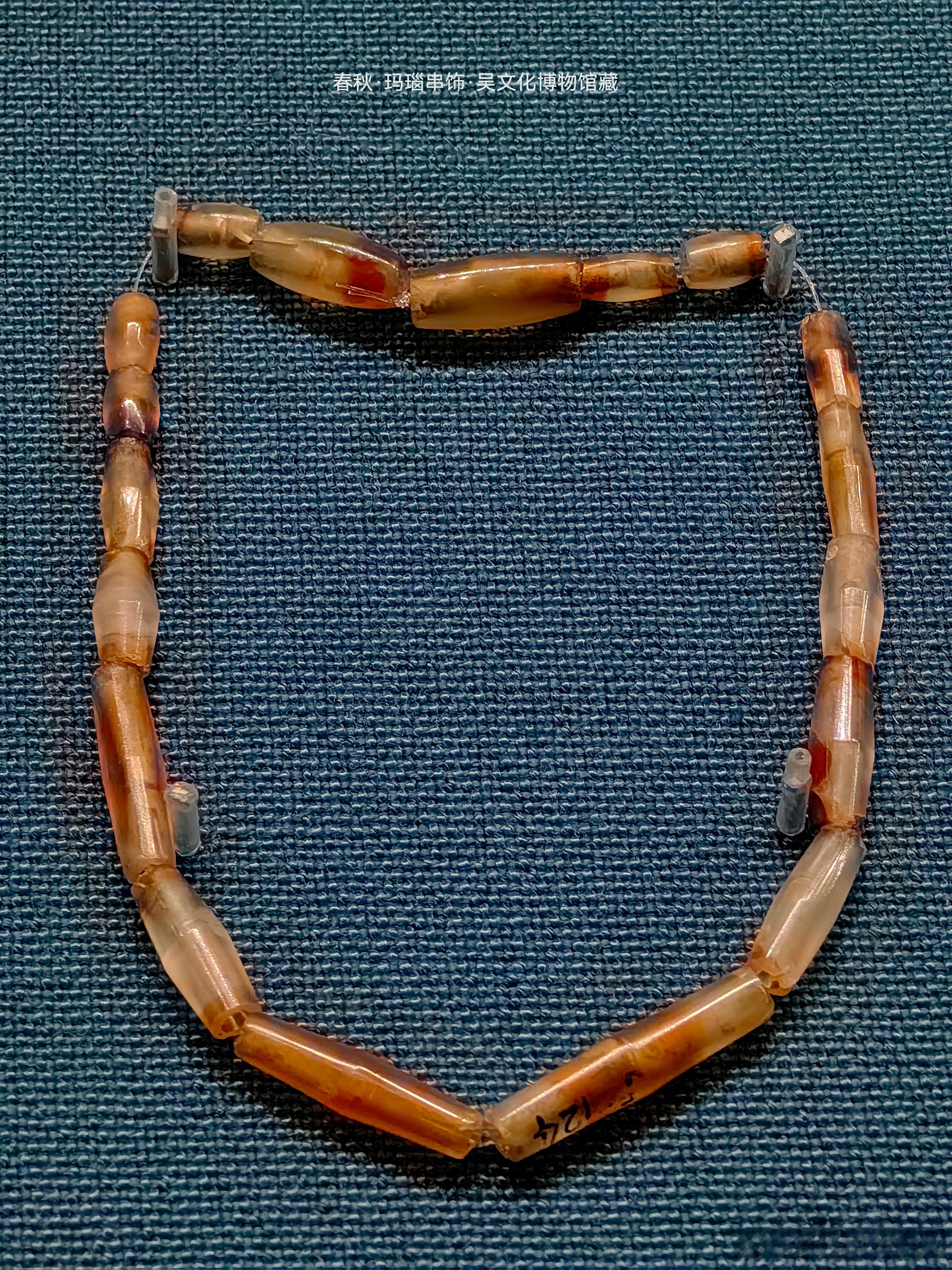 云看展 1986年，在苏州城西20公里处，一座不高的小山-严山开山炸石，竟意外发