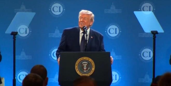 特朗普公开对伊朗战争做出评价！这位美国总统公开将如今这场伊朗战争称之为“短期出游