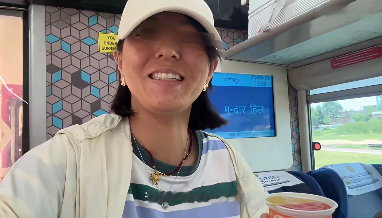 回到印度婆家的丹丹，滤镜彻底拿掉了。才住短短几天，整个人的状态和面相大变。当地酷