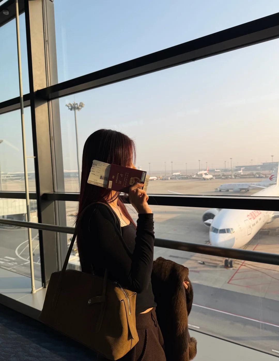 乌克兰无人机袭击导致俄罗斯机场关闭
第一次遇到飞机延误那么久
从凌晨3:30醒来