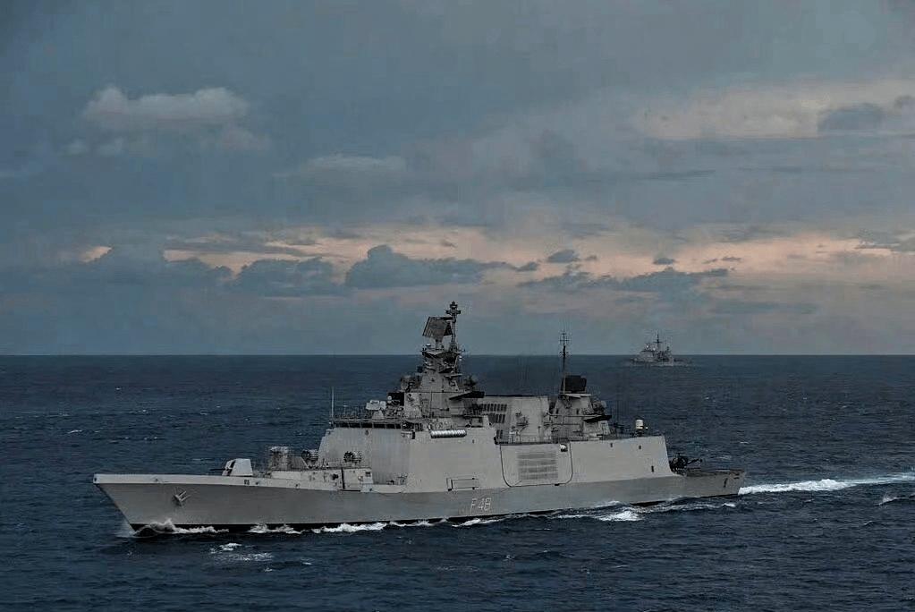 霍尔木兹海峡火药桶还没炸，印度倒是先把“王炸”甩桌上了！

六艘主力战舰直扑阿曼