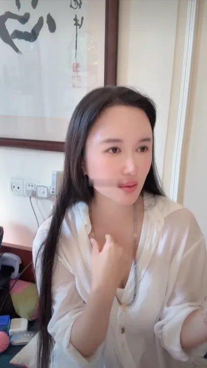 张纪中老婆杜星霖作很忙，日程得靠司机助理来提醒，结果司机忘记提醒她了，看来她不只