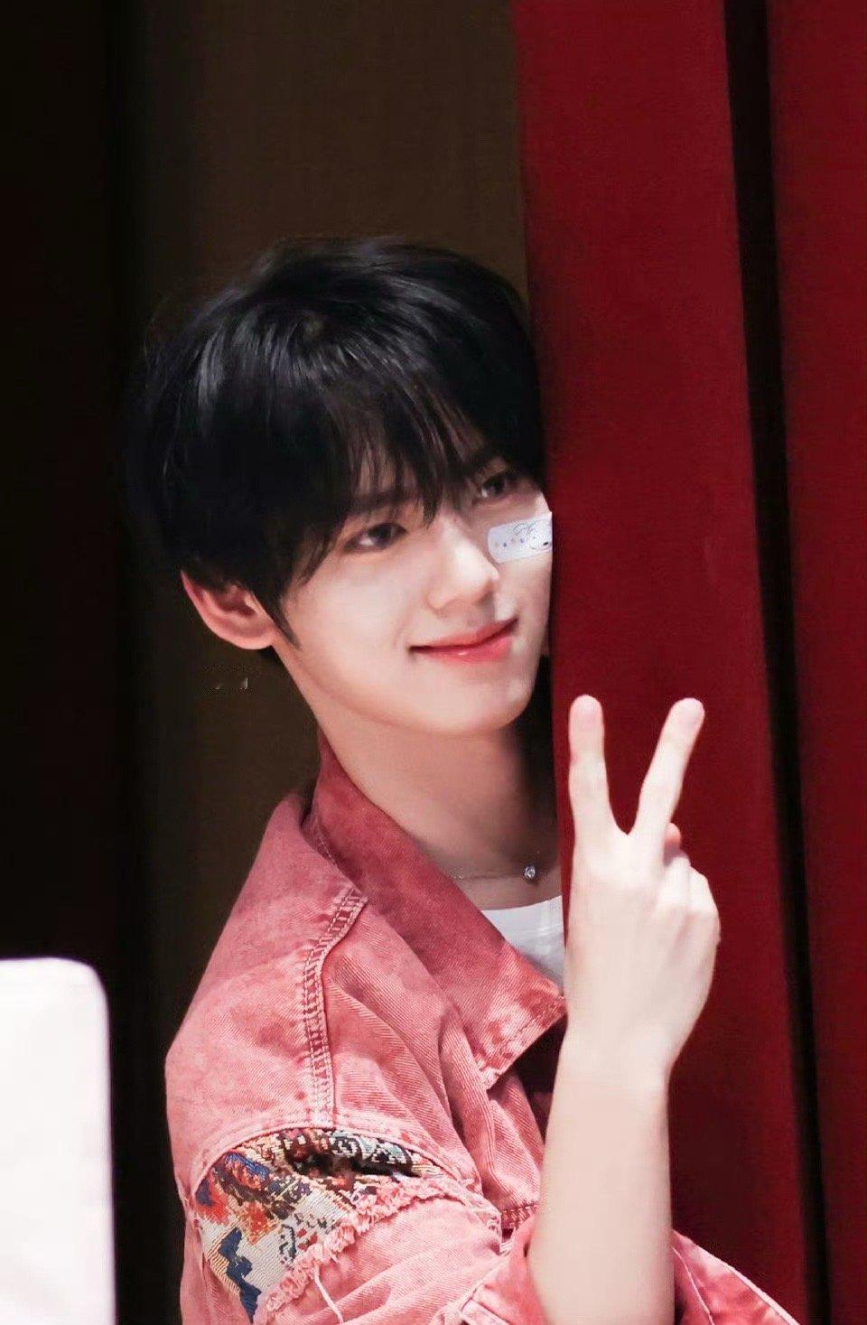 六颜一韩维辰很帅有人认识安乾镐吗？ 