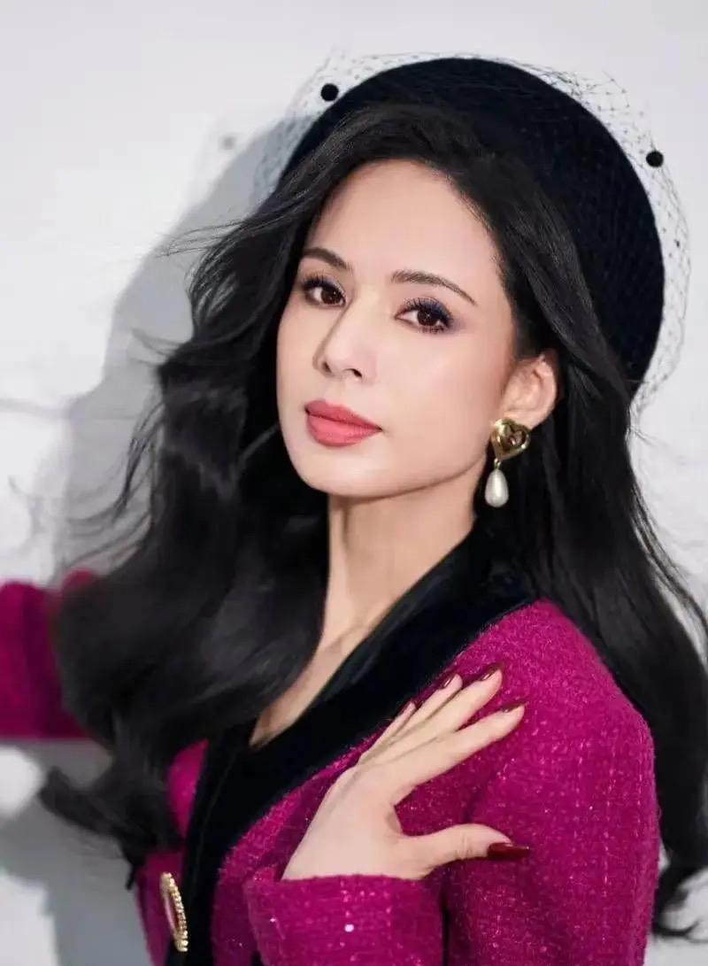 婚姻中的女人，应该明白一个真相：“男人用钱去爱的女人，那一定是他最爱的女人。男人